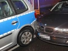 Dumm gefahren: Parkendes Polizeiauto stoppt Suff-Fahrer (22)