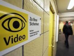 Kriminalität: Berliner U-Bahn: 14-Jähriger zerschneidet Helfer das Gesicht